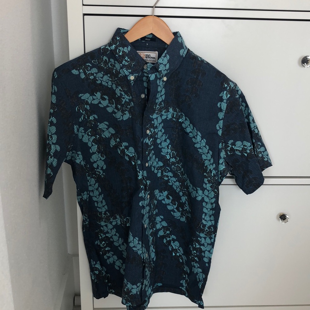 Reyn Spooner Classic button down shirt, design style “Sunshower Lei”